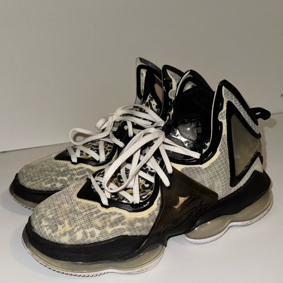 NIKE LEBRON 19 XIX BASKETBALL SHOES Size 10 - Picture 2 of 5
